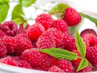 Plate Of Raspberries screenshot #1 320x240