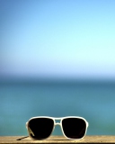 Обои White Sunglasses 128x160