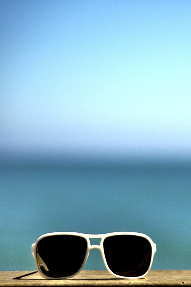 Fondo de pantalla White Sunglasses 640x960