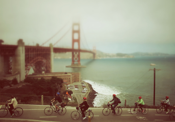 Das Biking In San Francisco Wallpaper