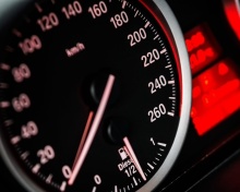 Das BMW Diesel Speedometer Wallpaper 220x176