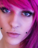 Das Pierced Girl With Pink Hair Wallpaper 128x160