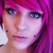 Das Pierced Girl With Pink Hair Wallpaper 208x208