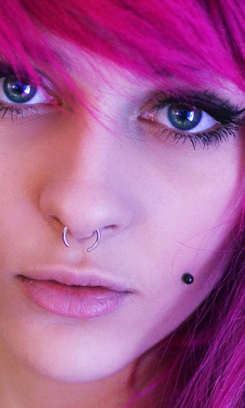 Das Pierced Girl With Pink Hair Wallpaper 480x800