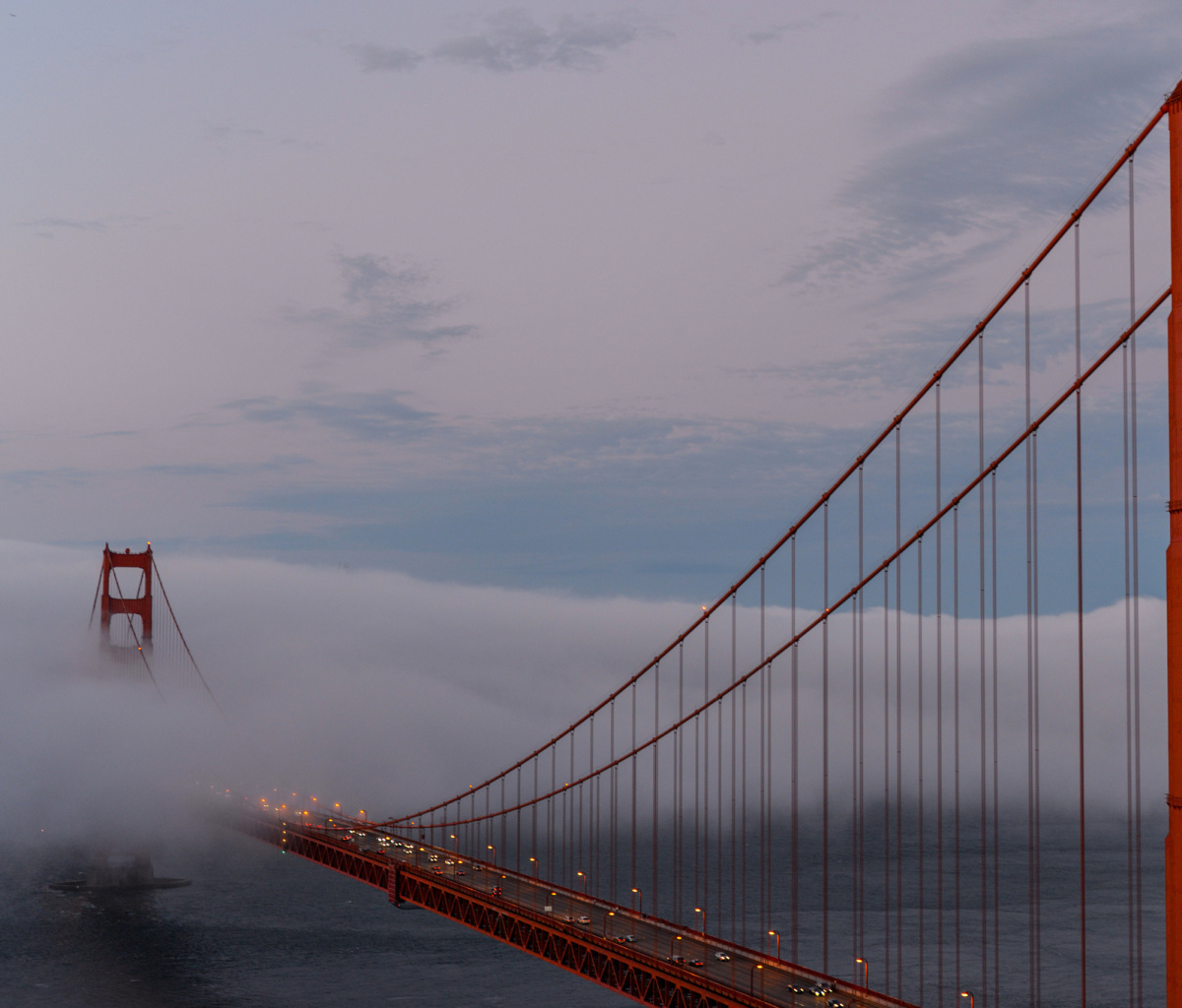 Sfondi Golden Gate Bridge in Fog 1200x1024