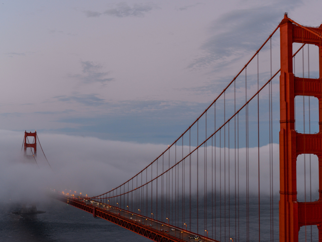 Das Golden Gate Bridge in Fog Wallpaper 1280x960
