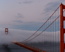 Das Golden Gate Bridge in Fog Wallpaper 220x176