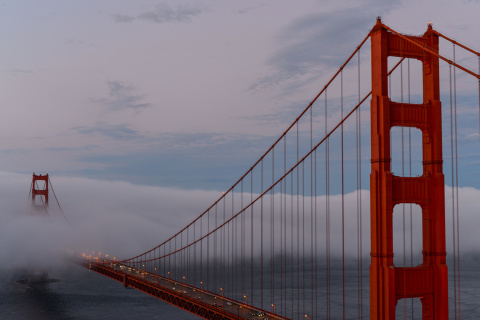 Sfondi Golden Gate Bridge in Fog 480x320
