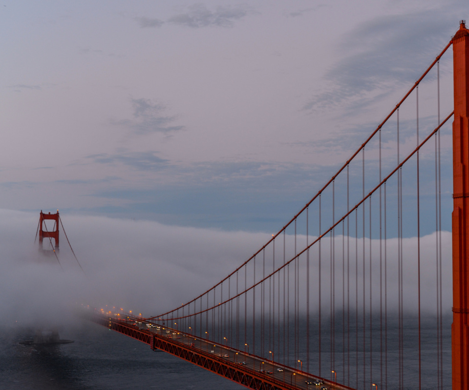 Das Golden Gate Bridge in Fog Wallpaper 960x800