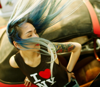 Kostenloses Cool Asian Girl With Blue Hair & I Love NY T-shirt Wallpaper für 2048x2048