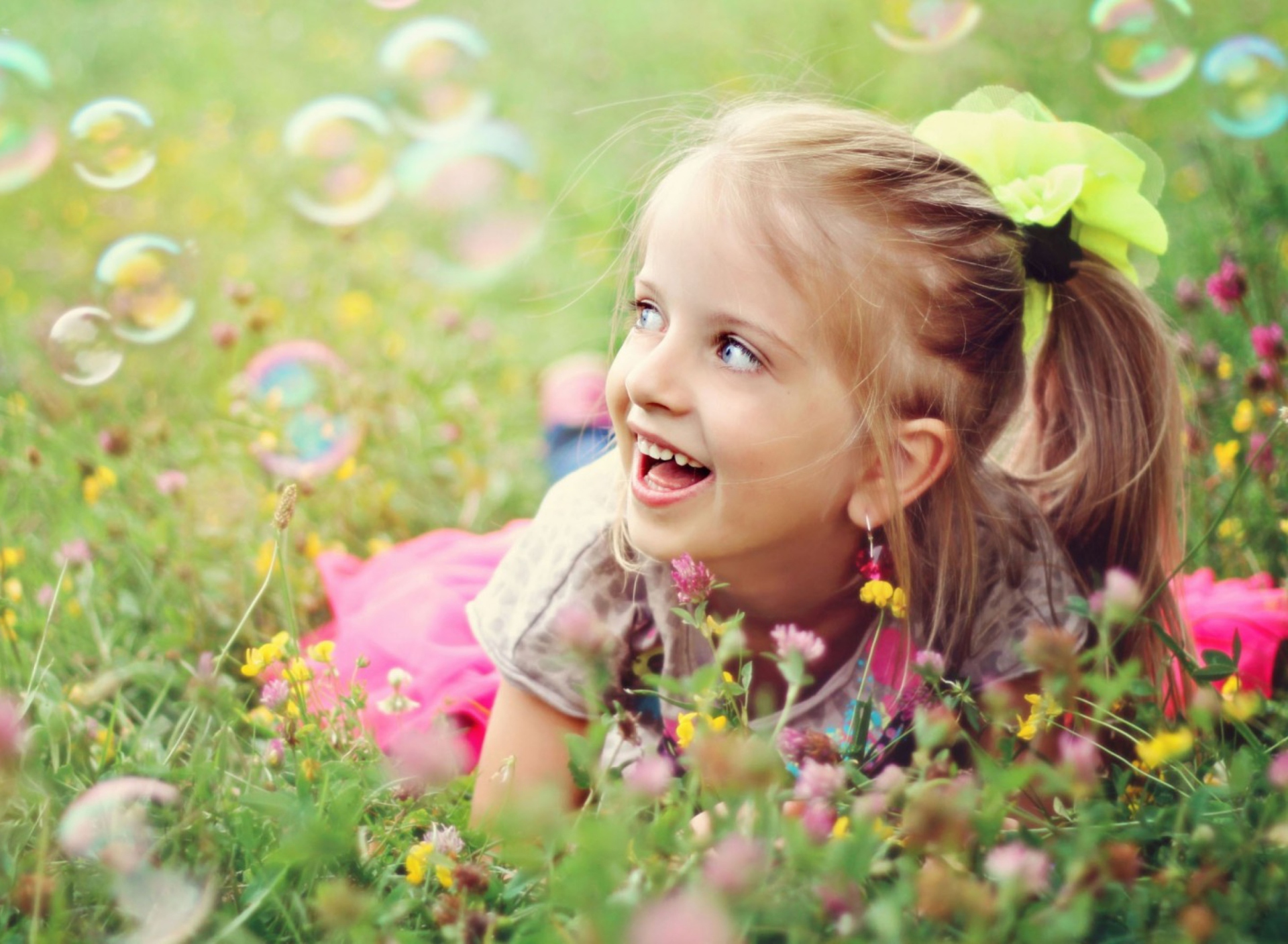 Обои Happy Childhood 1920x1408