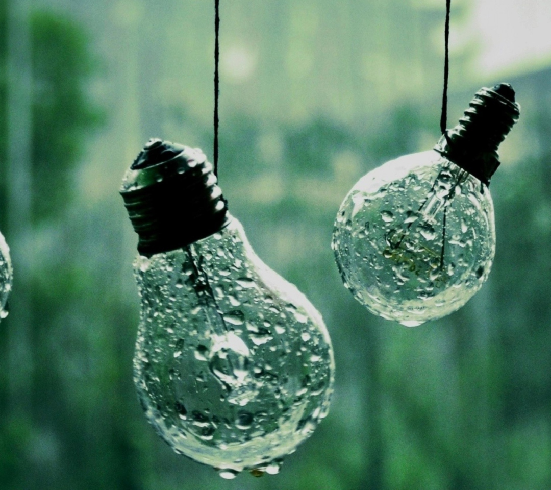 Sfondi Light Bulbs And Water Drops 1080x960