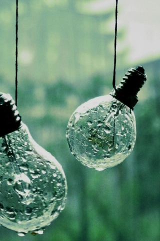 Fondo de pantalla Light Bulbs And Water Drops 320x480