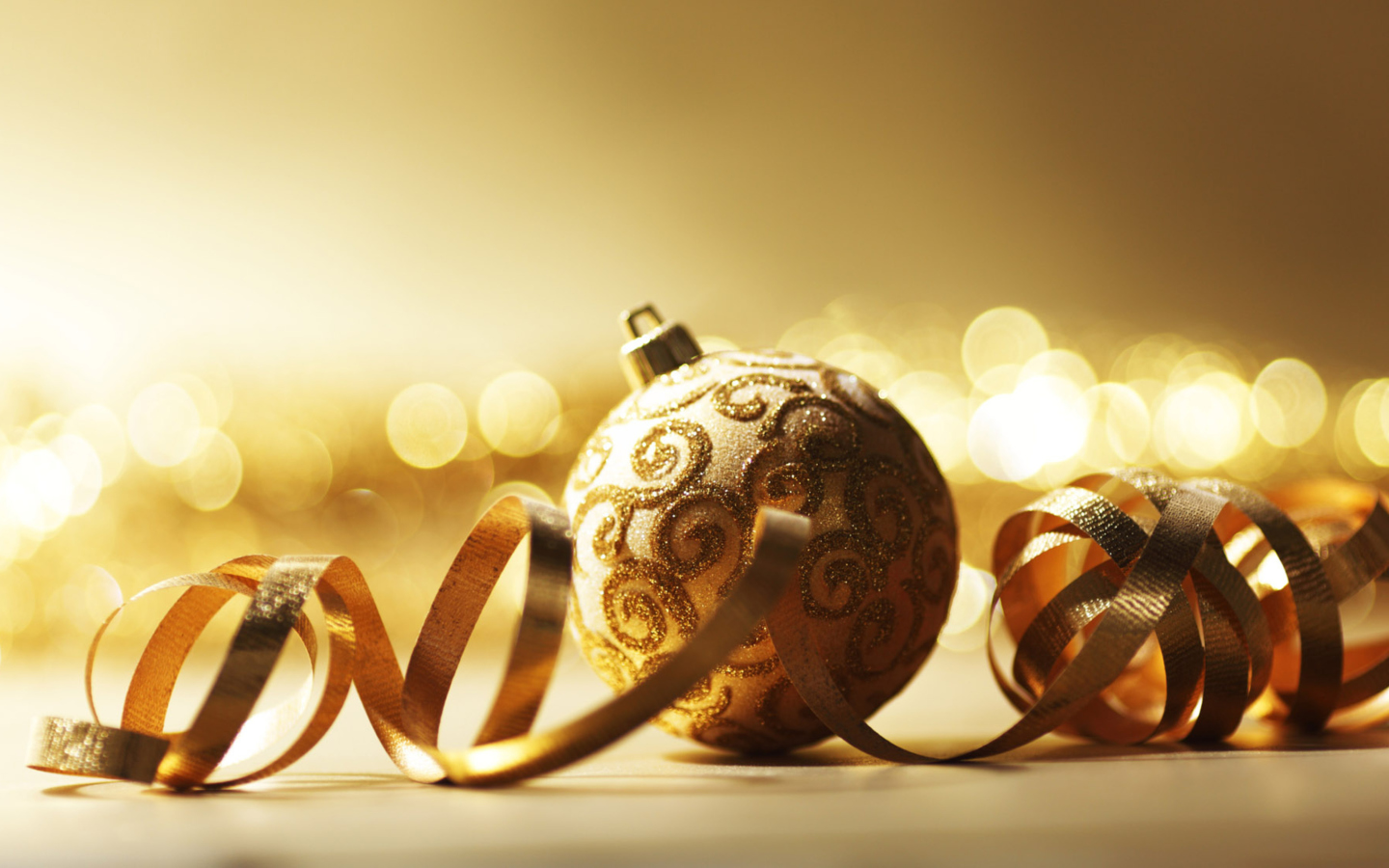 Sfondi Golden Christmas Decorations 1440x900