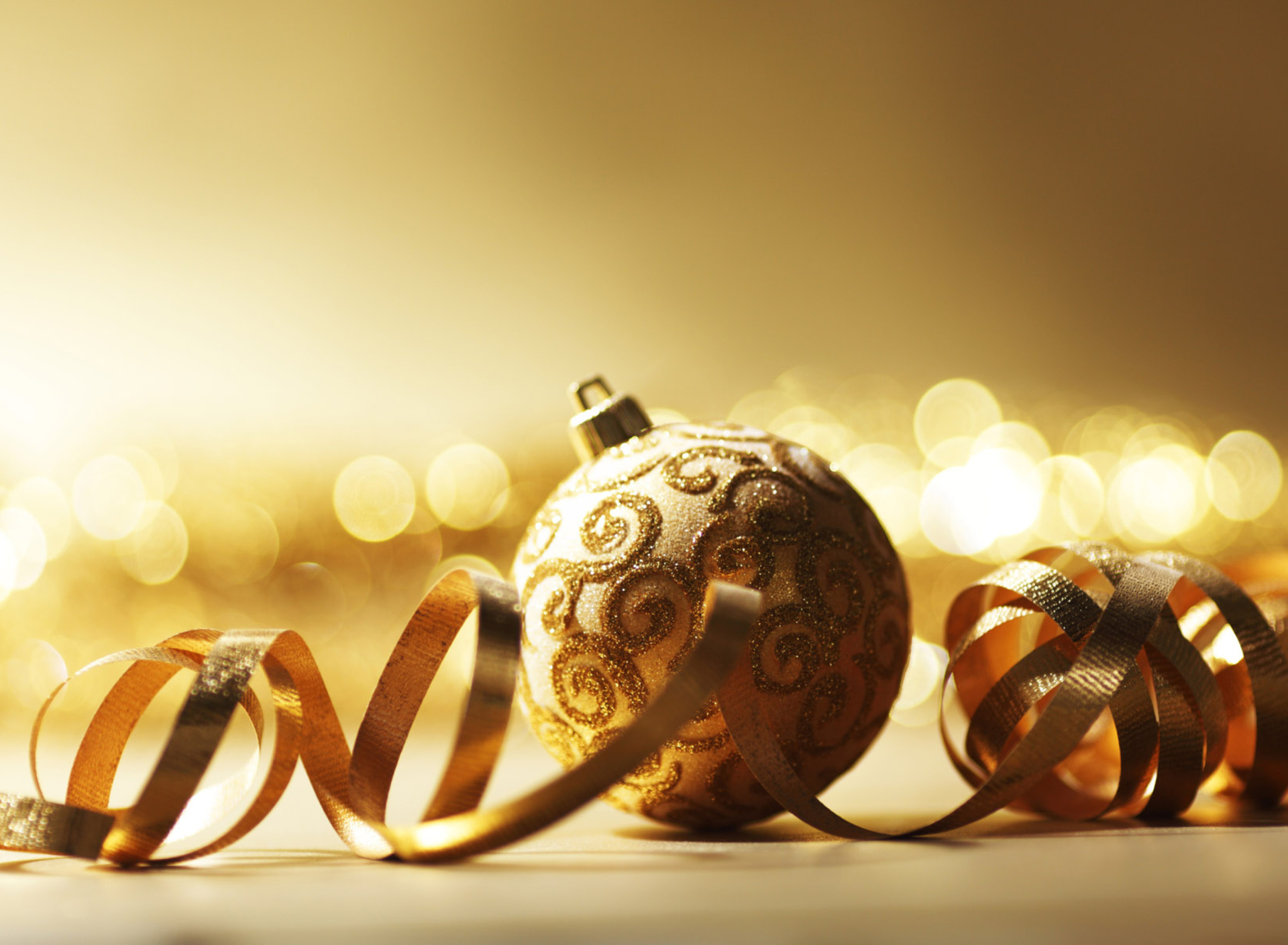 Golden Christmas Decorations wallpaper 1920x1408