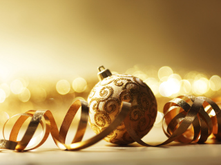 Fondo de pantalla Golden Christmas Decorations 320x240