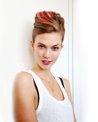 Karlie Kloss Model Picture for Nokia Asha 311