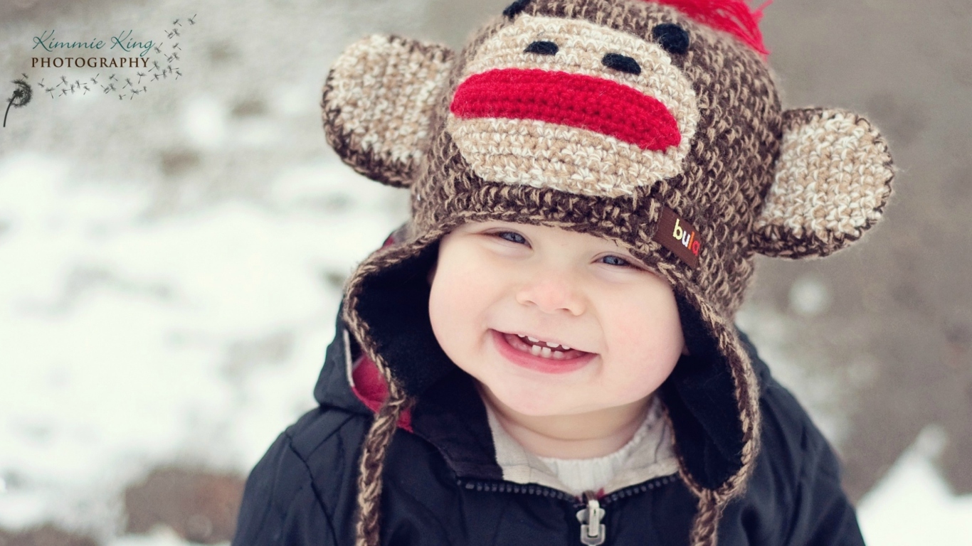 Sfondi Cute Smiley Baby Boy 1366x768