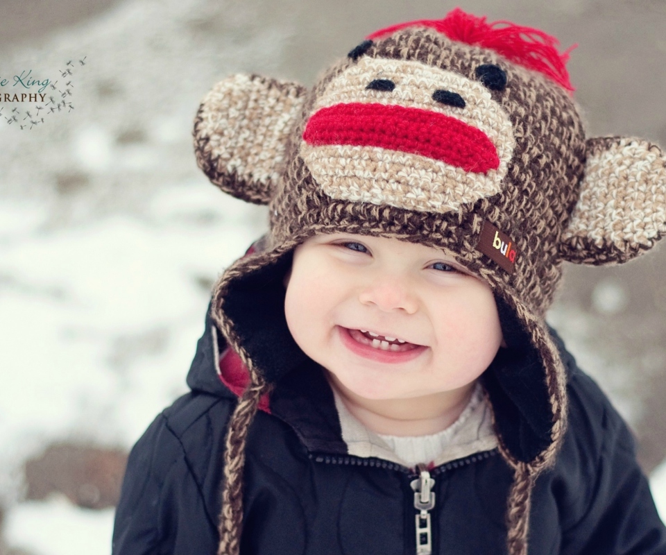 Обои Cute Smiley Baby Boy 960x800