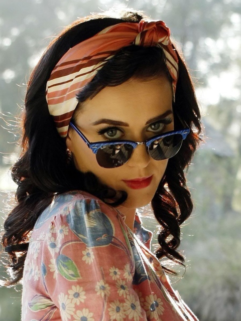 Обои Katy Perry Wearing Ray Ban 480x640