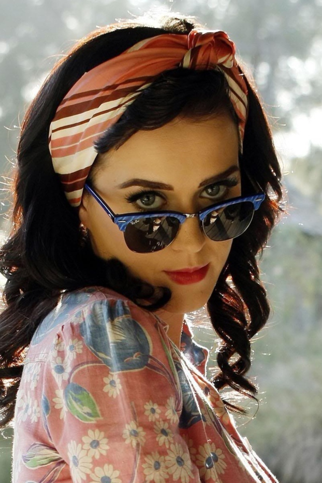 Katy Perry Wearing Ray Ban wallpaper 640x960