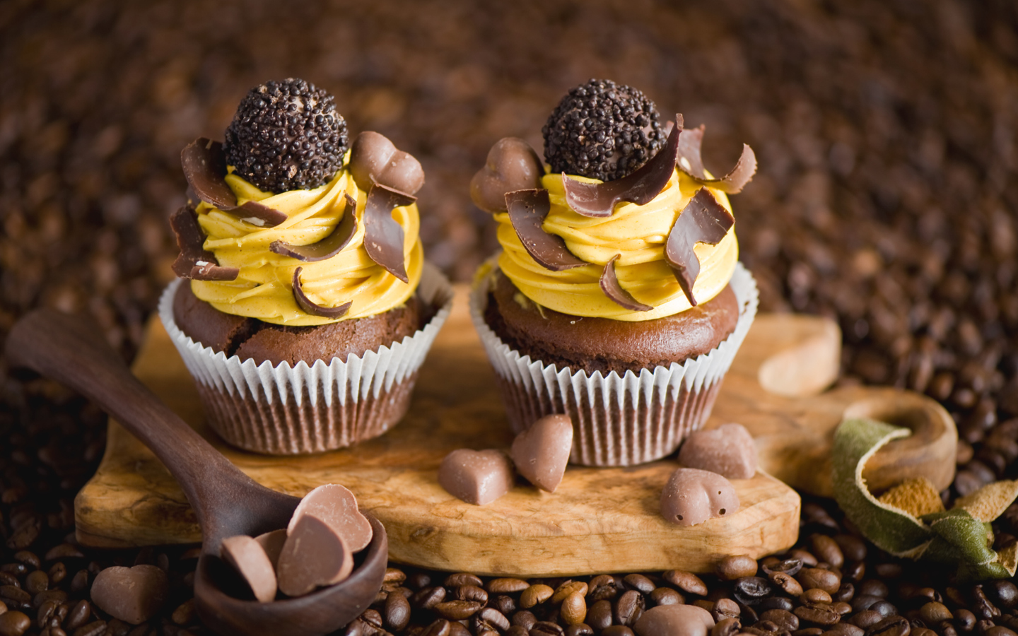 Das Cream And Chocolate Cupcakes Wallpaper 1440x900