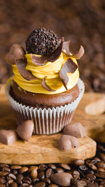 Das Cream And Chocolate Cupcakes Wallpaper 360x640