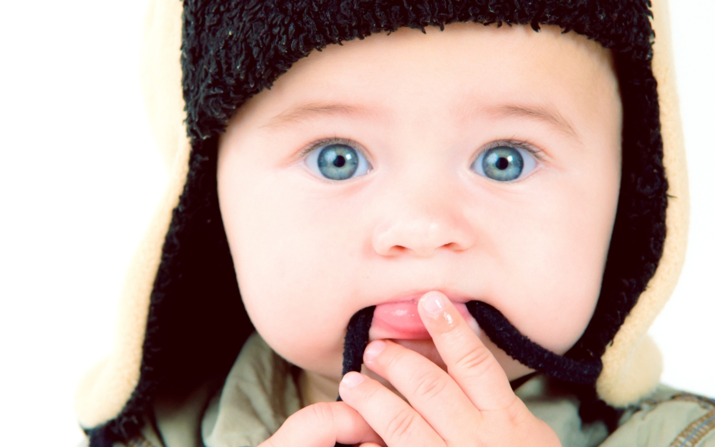 Cute Little Baby wallpaper 1440x900