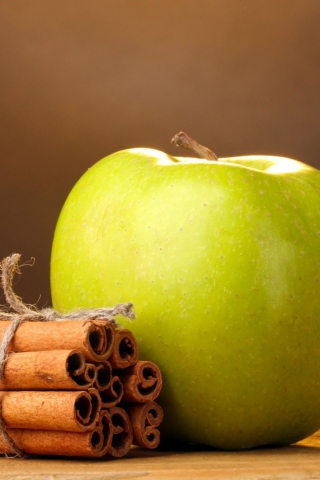 Fondo de pantalla Green Apple And Cinnamon Steaks 320x480