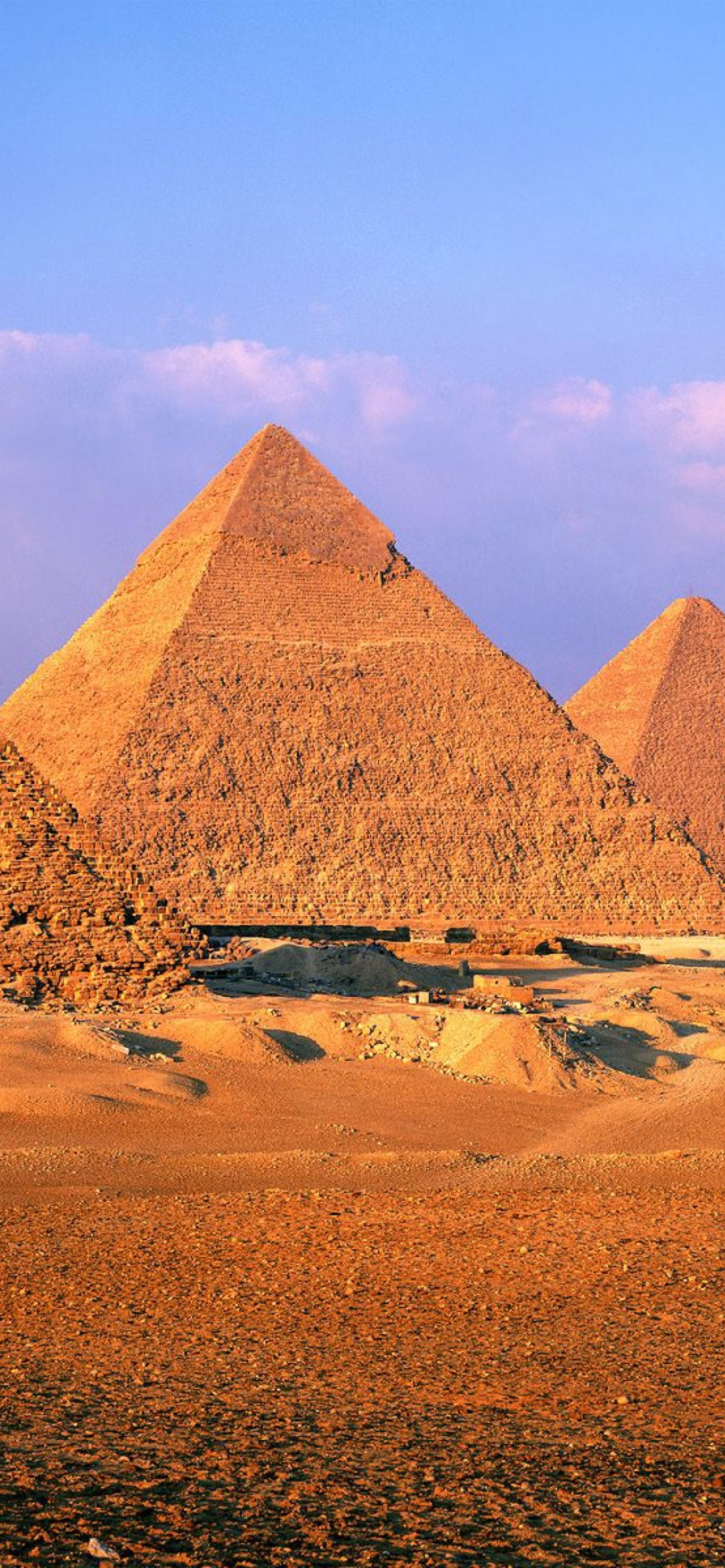 Das Nubian Pyramids Wallpaper 1170x2532