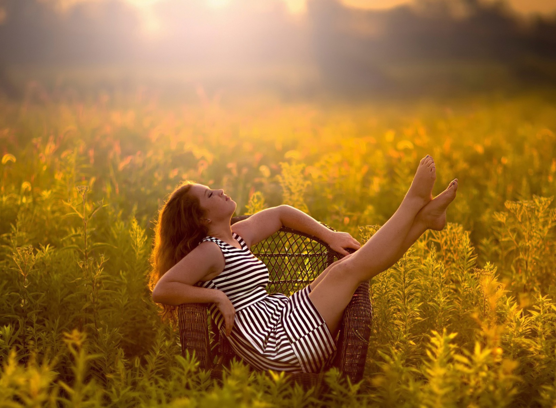 Fondo de pantalla Countryside Girl 1920x1408