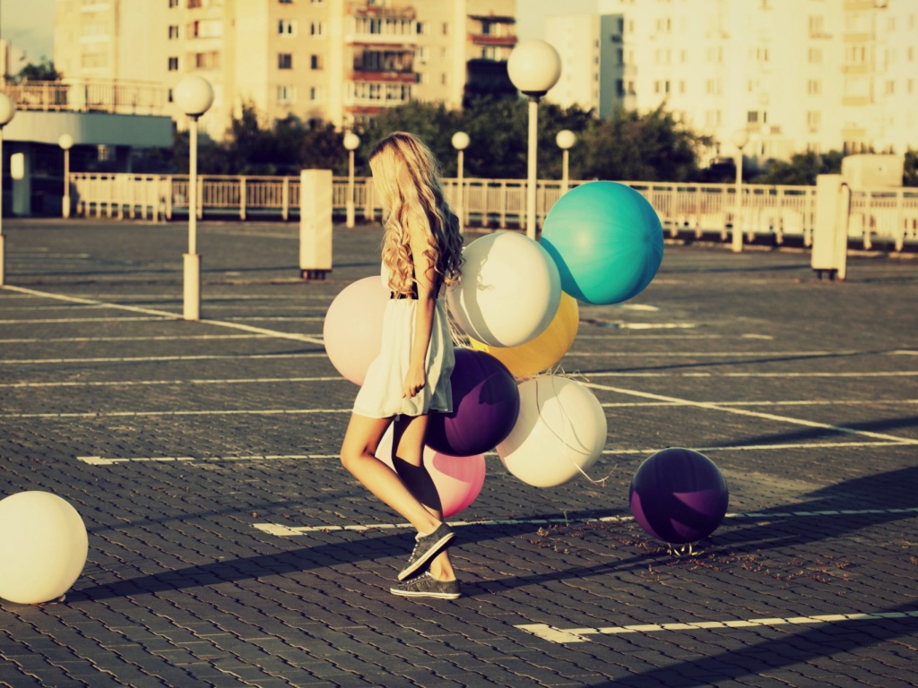 Happy Girl With Colorful Balloons wallpaper 1024x768