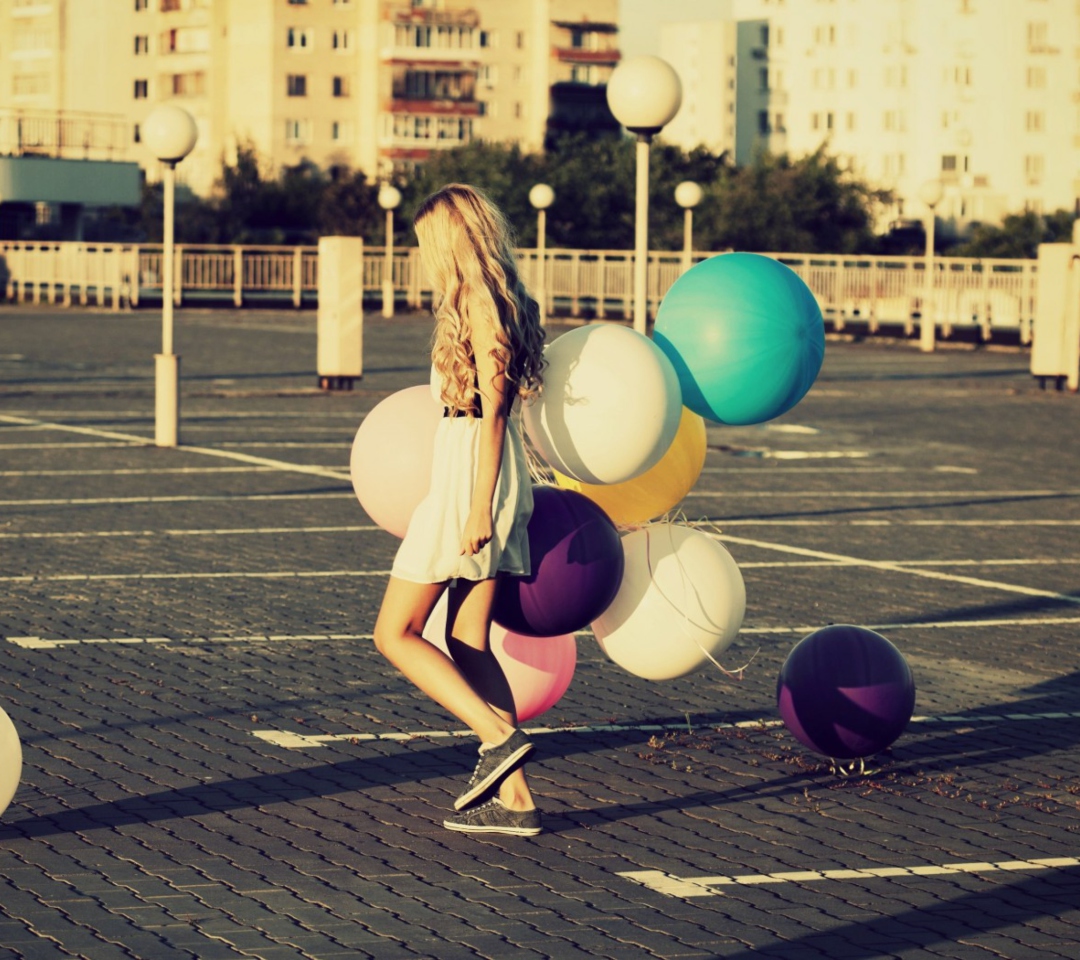 Обои Happy Girl With Colorful Balloons 1080x960