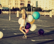 Das Happy Girl With Colorful Balloons Wallpaper 176x144