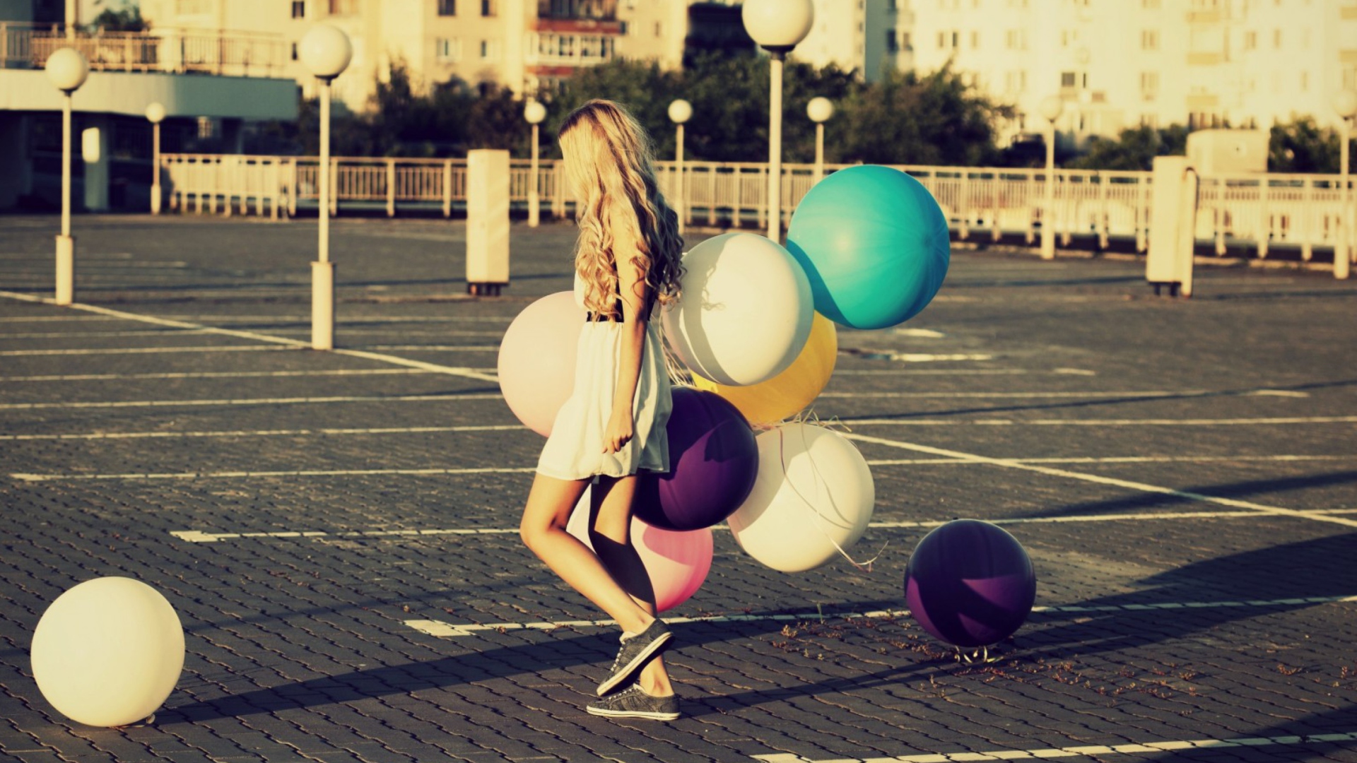 Обои Happy Girl With Colorful Balloons 1920x1080