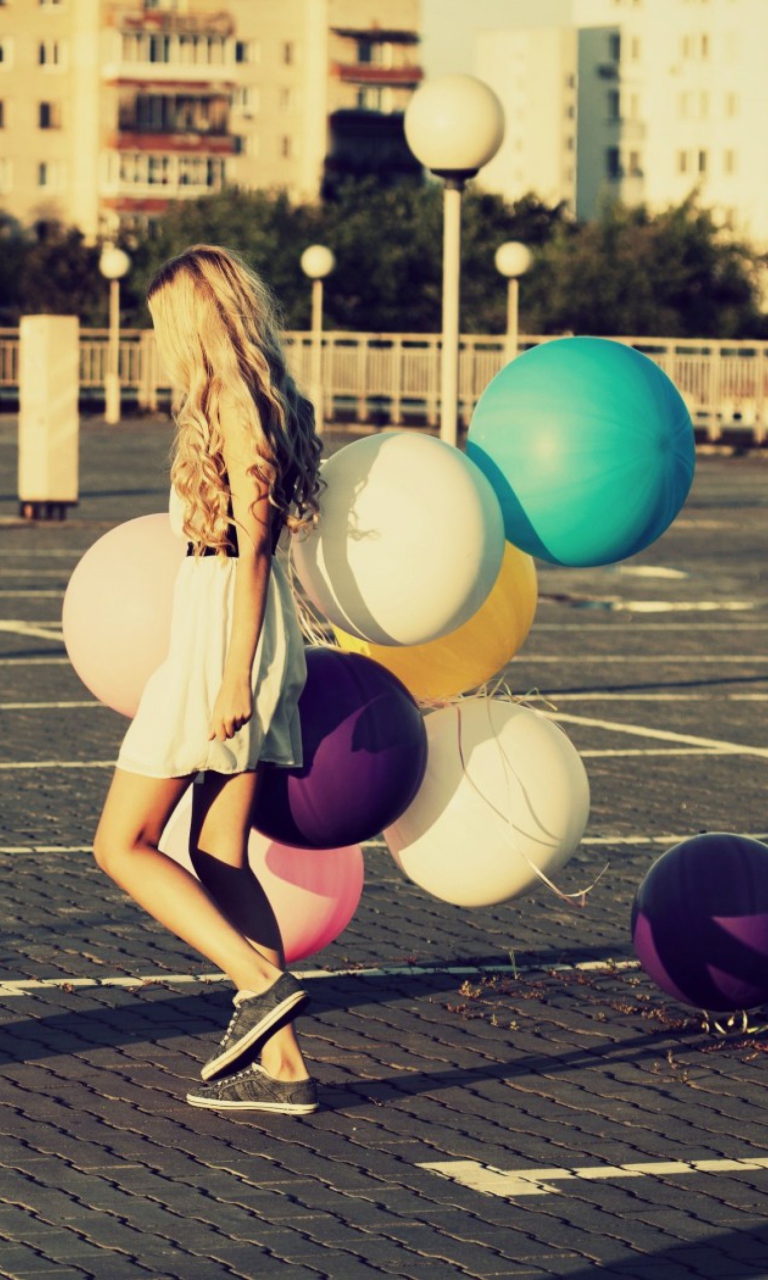 Обои Happy Girl With Colorful Balloons 768x1280
