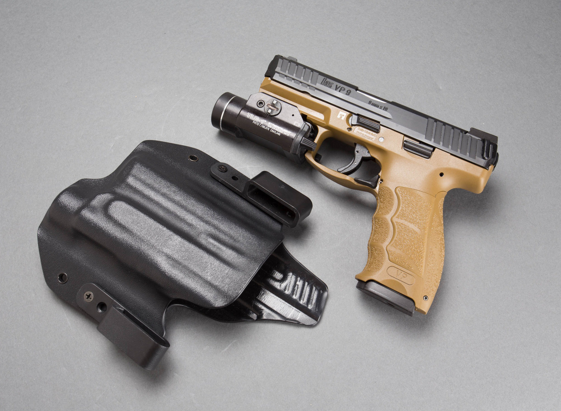 Обои Pistols Heckler & Koch 9mm 1920x1408