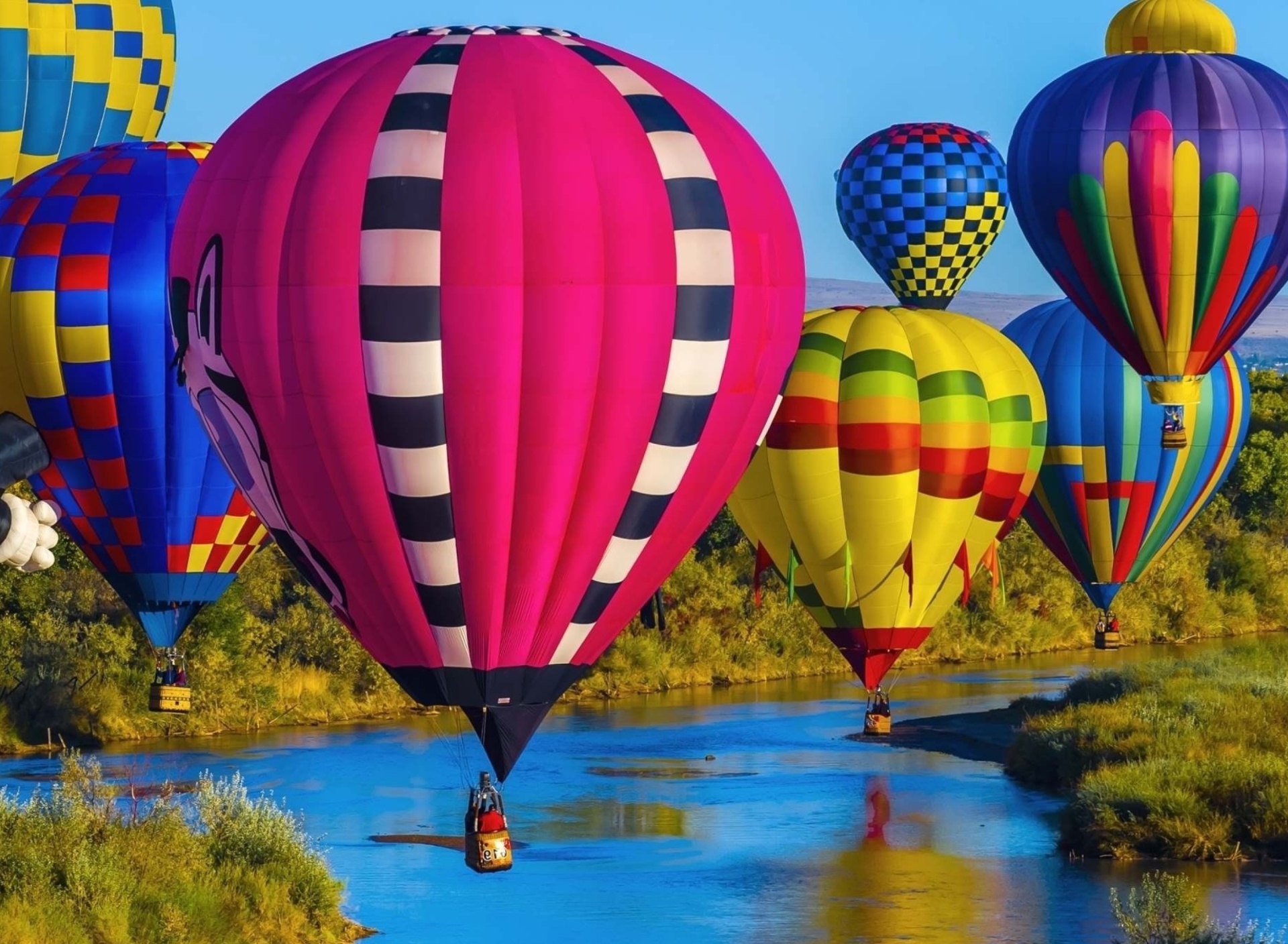 Colorful Air Balloons wallpaper 1920x1408