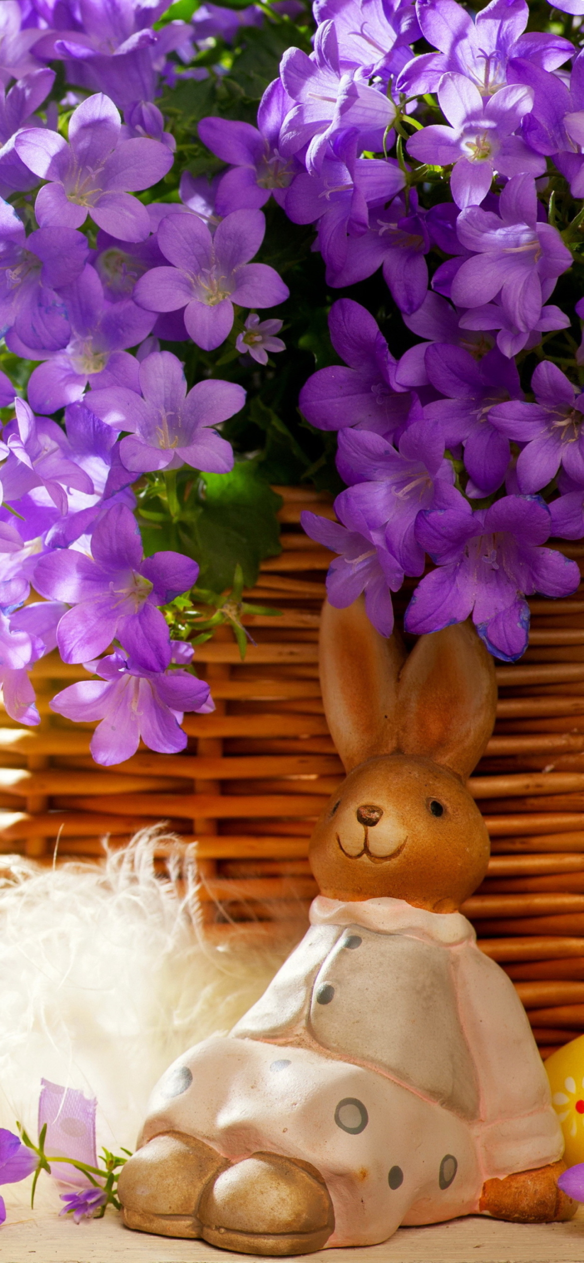 Das Easter Rabbit And Purple Flowers Wallpaper 1170x2532