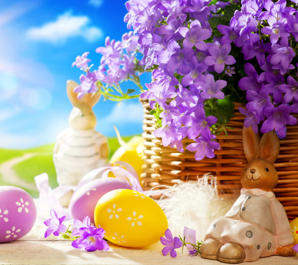 Das Easter Rabbit And Purple Flowers Wallpaper 960x854