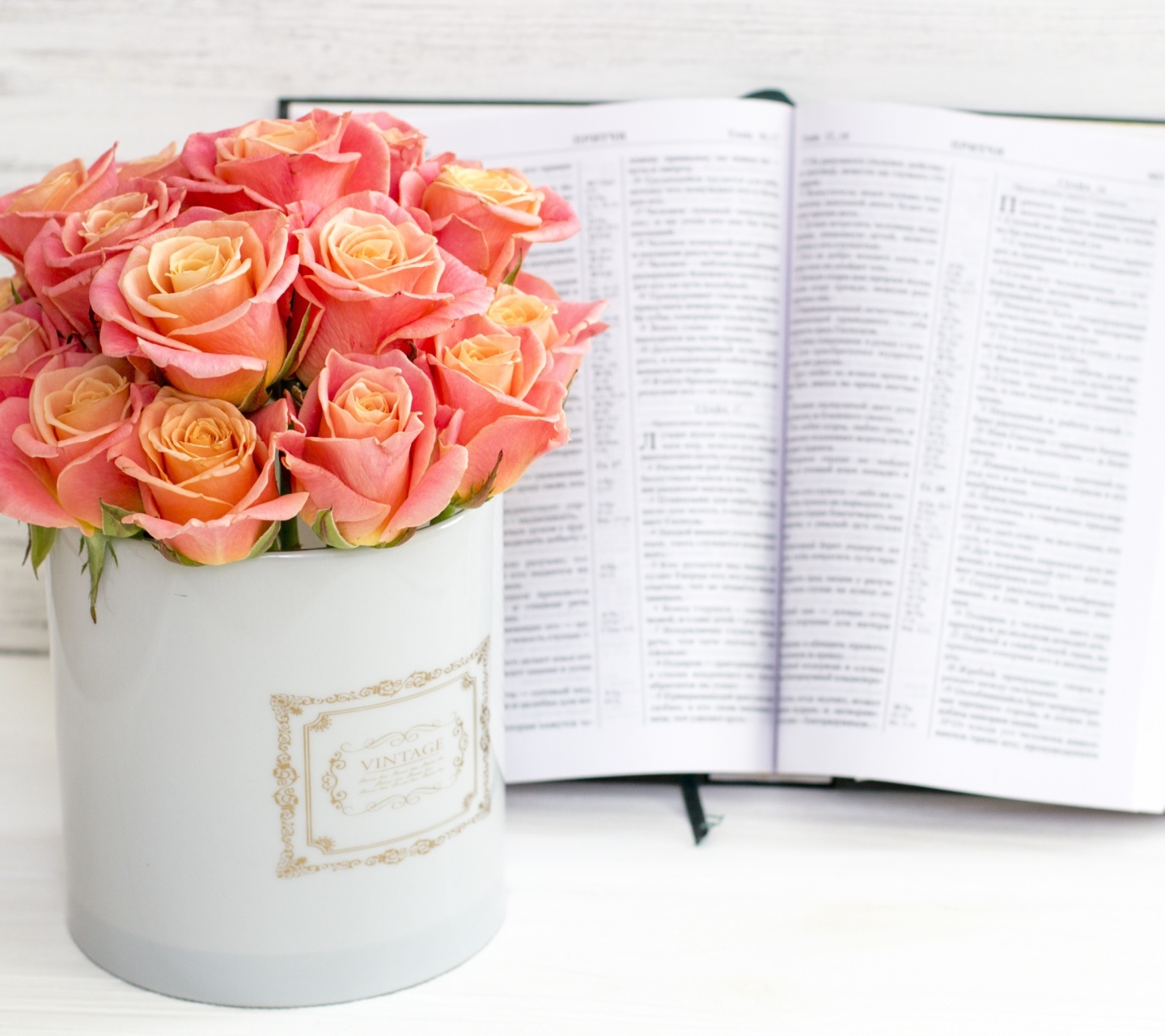 Roses and Book wallpaper 1440x1280
