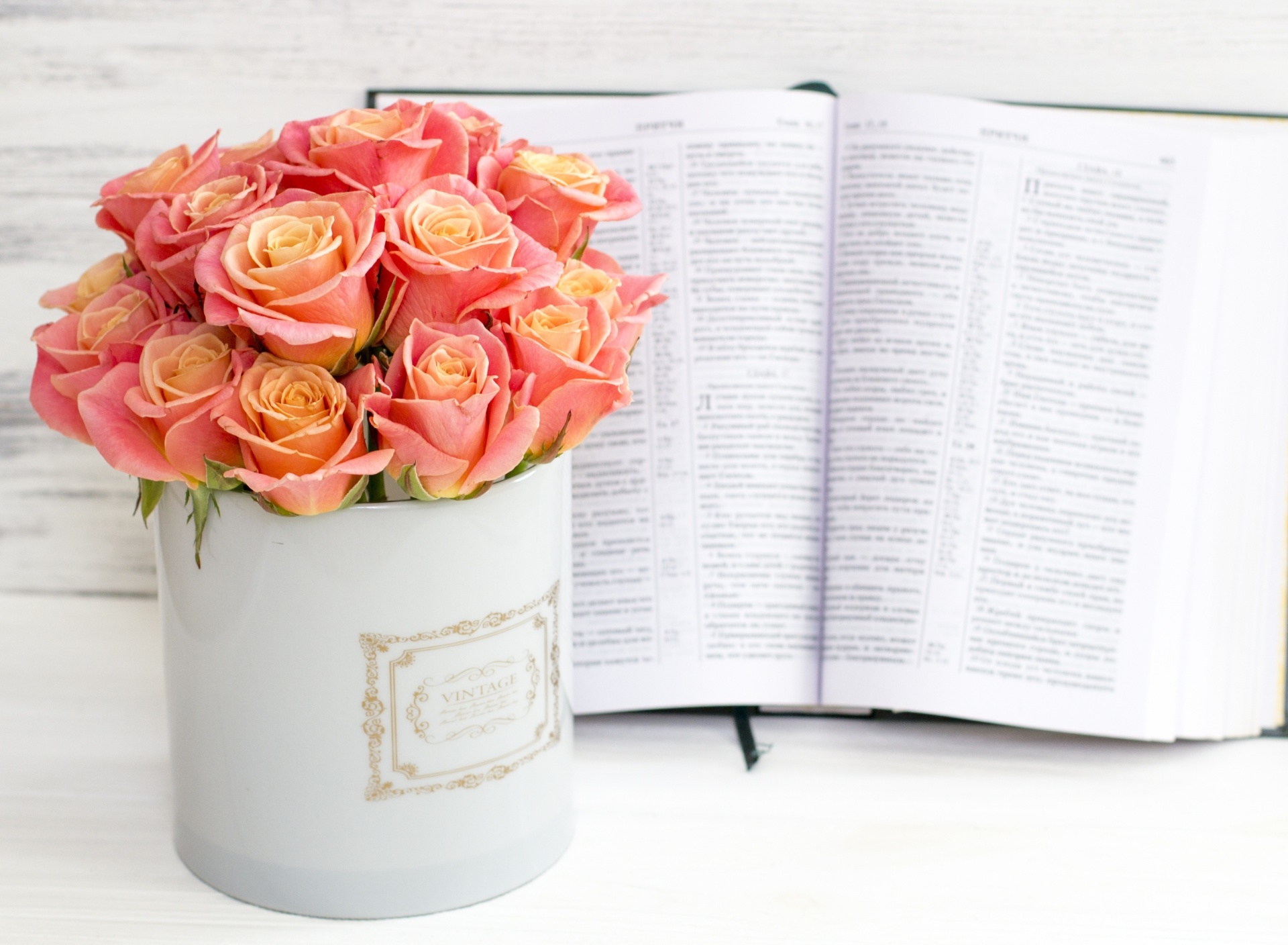 Roses and Book wallpaper 1920x1408