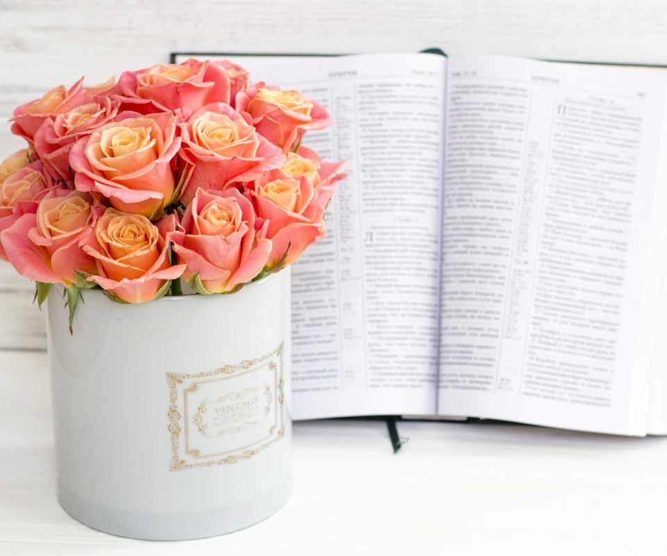 Roses and Book wallpaper 960x800
