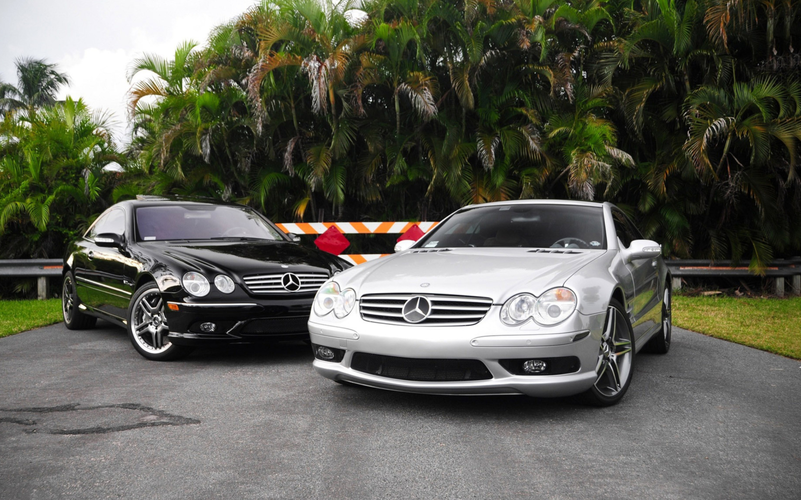 Обои Compact Luxury Mercedes-Benz 2560x1600