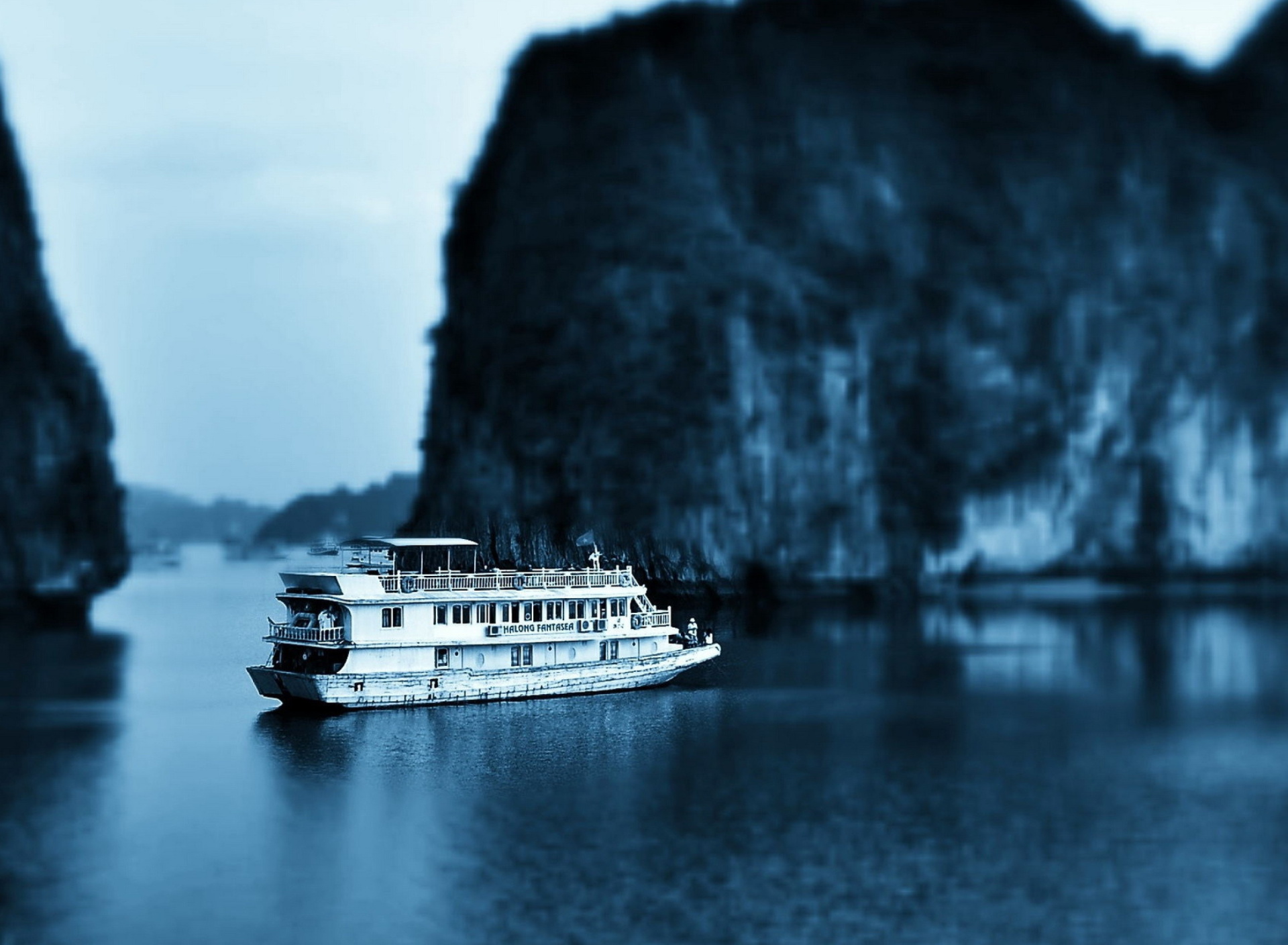 Обои Ha Long Bay in Vietnam 1920x1408