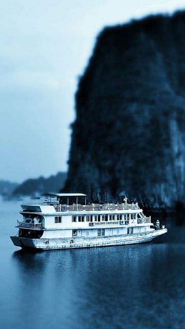 Обои Ha Long Bay in Vietnam 360x640