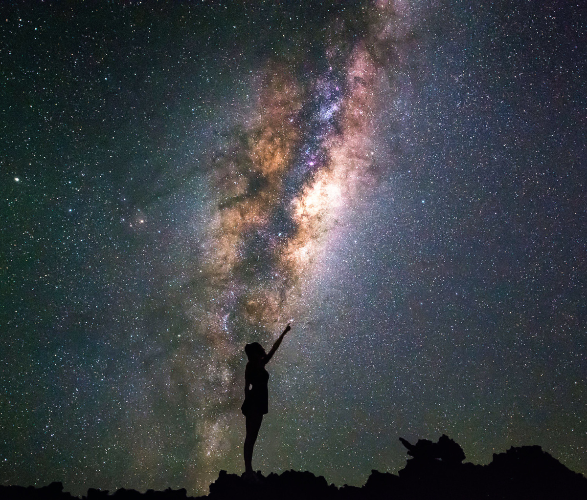 Sfondi Girl silhouette on night sky background 1200x1024