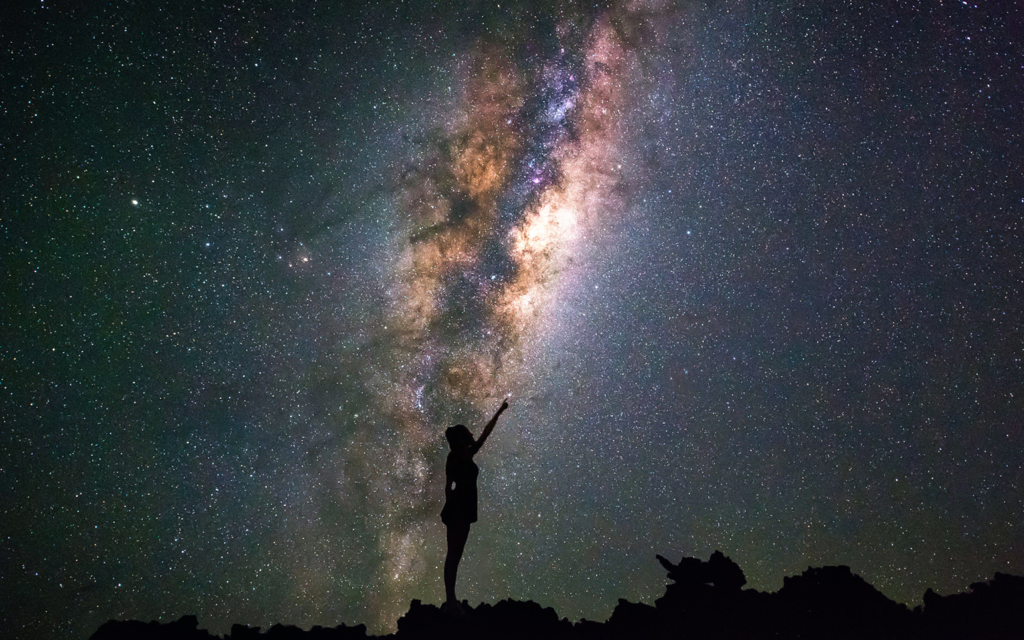 Girl silhouette on night sky background screenshot #1 1440x900