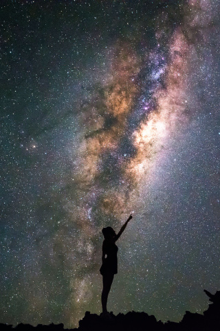 Girl silhouette on night sky background screenshot #1 320x480