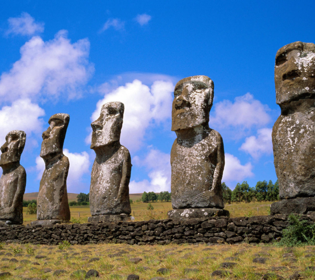 Das Easter Island Heads Wallpaper 1080x960